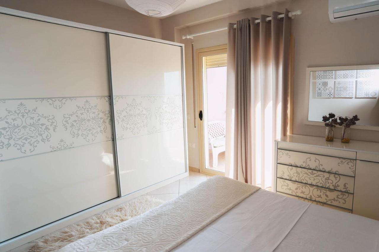 Large Apartment Near The Seaside Boulevard Lungomare Vlorë Extérieur photo