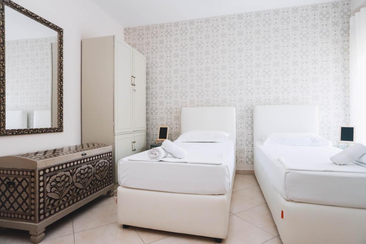 Large Apartment Near The Seaside Boulevard Lungomare Vlorë Extérieur photo