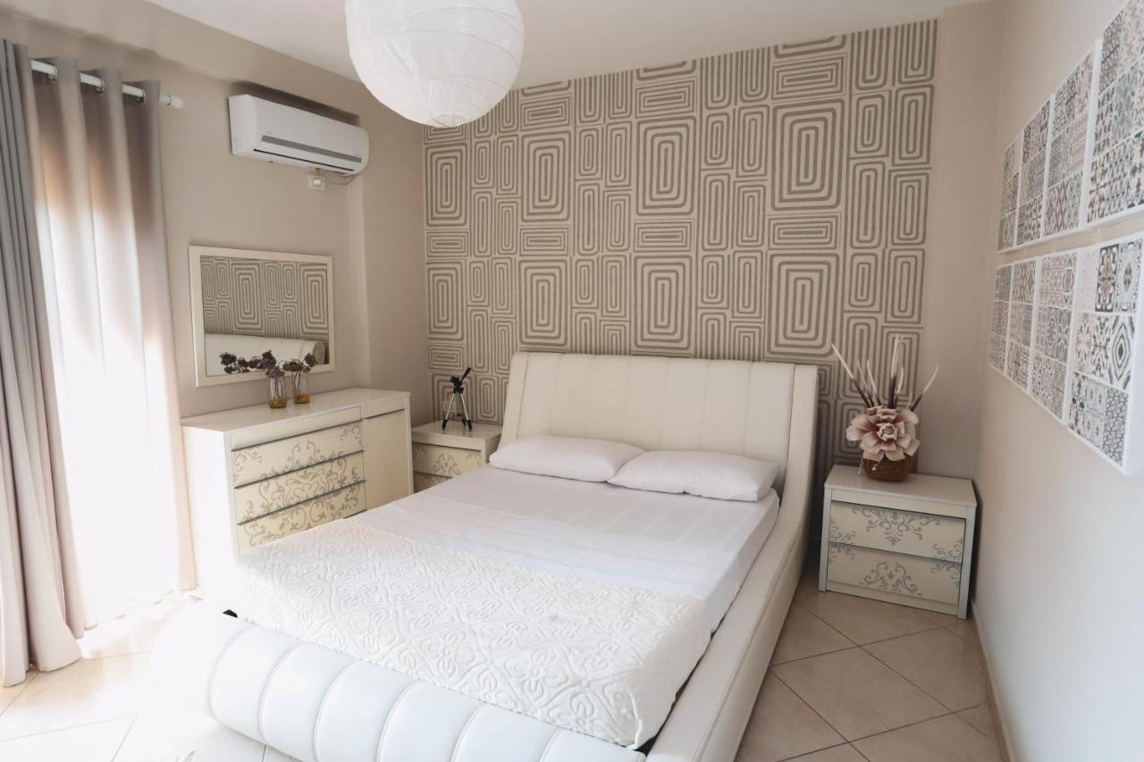 Large Apartment Near The Seaside Boulevard Lungomare Vlorë Extérieur photo